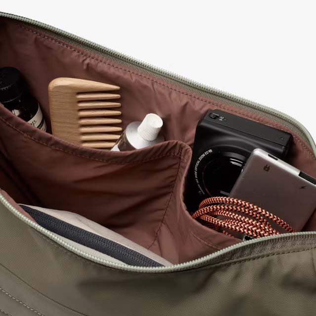 Bellroy Cross-Body Bag Bellroy Laneway Crescent Bag 7L