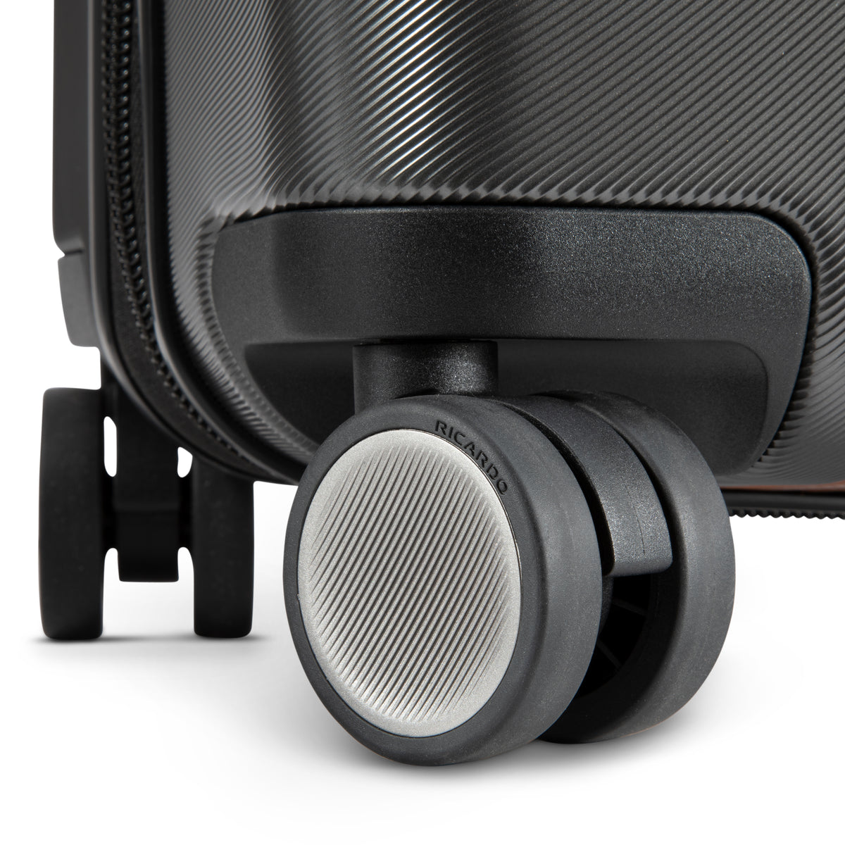 Ricardo Beverly Hills Luggage Ricardo Beverly Hills Montecito 2.0 Hardside Medium Check-In Expandable Spinner Luggage