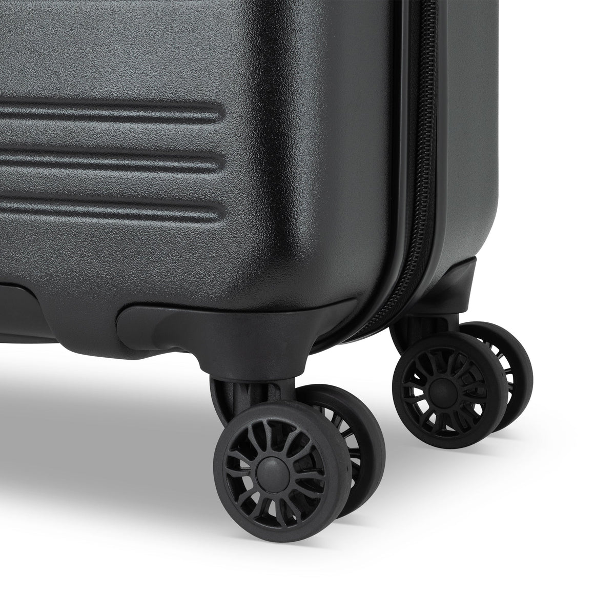 Roots Luggage Roots Chalet Spinner Carry-On Luggage